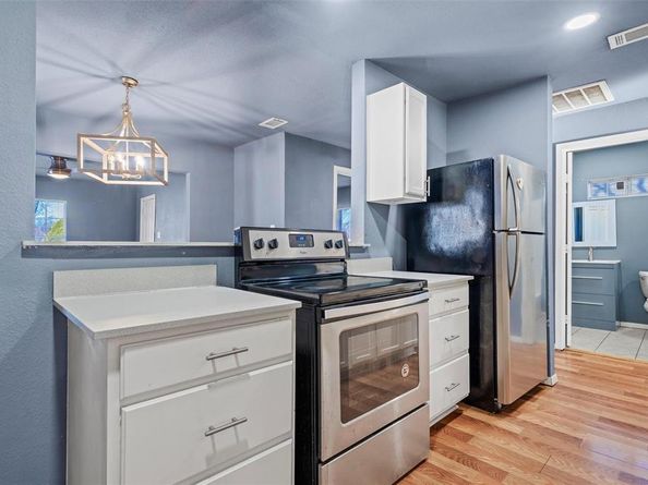 2522 W Clarendon Drive , Dallas Texas 75211