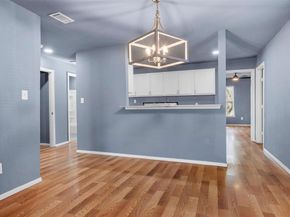 2522 W Clarendon Drive , Dallas Texas 75211