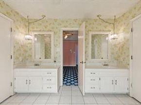 1702  Paisley Drive , Arlington Texas 76015