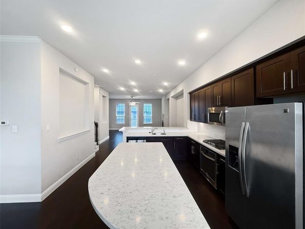 573 W Royal Lane , Irving Texas 75039