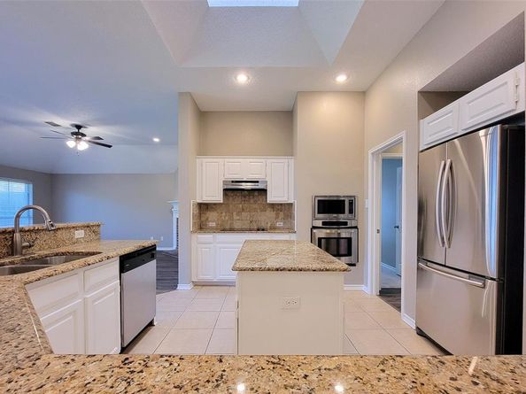 1604  Knoll Ridge Circle , Corinth Texas 76210