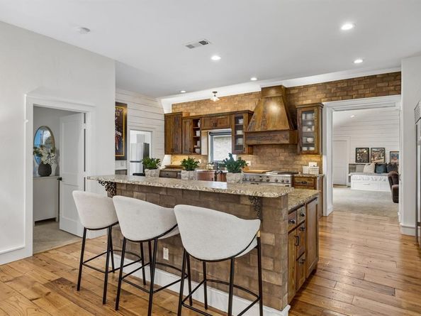 6520  Calais Drive , Dallas Texas 75254