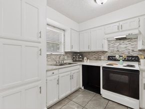 718  Matthews Court , Arlington Texas 76012