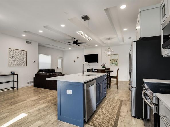 3725  Toronto Street , Dallas Texas 75212