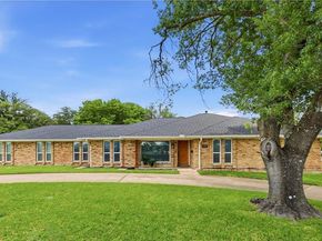 1909 W Red Bird Lane , Dallas Texas 75232