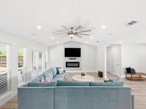 1909 W Red Bird Lane , Dallas Texas 75232