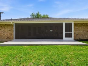 1909 W Red Bird Lane , Dallas Texas 75232