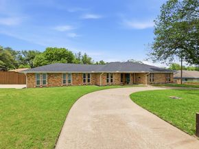 1909 W Red Bird Lane , Dallas Texas 75232