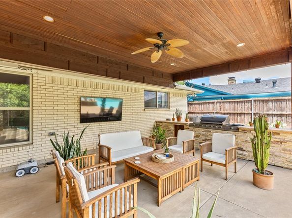 2304  babalos Lane , Dallas Texas 75228