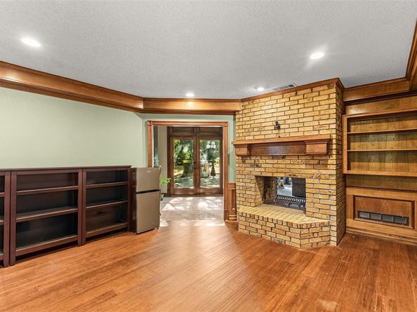 1190  Whispering Oaks Drive , DeSoto Texas 75115