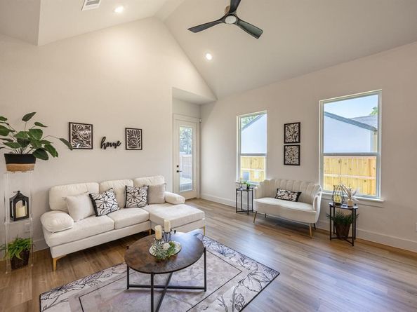 903 S Ayers Avenue , Fort Worth Texas 76103