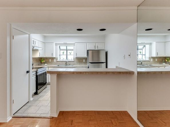 15221  Berry Trail  304, Dallas Texas 75248