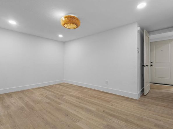 2938  Hillglenn Road , Dallas Texas 75228