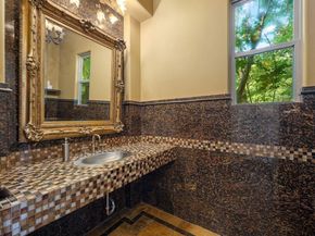 936 W Colorado Boulevard , Dallas Texas 75208