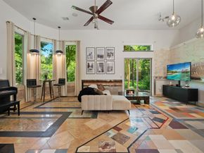 936 W Colorado Boulevard , Dallas Texas 75208