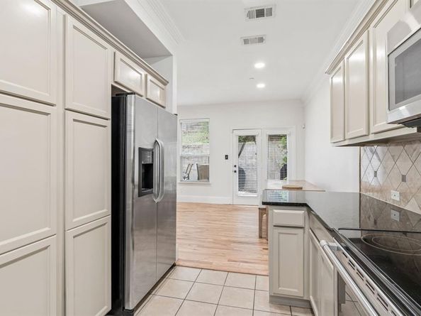 2117  Parkview  , Carrollton Texas 75006