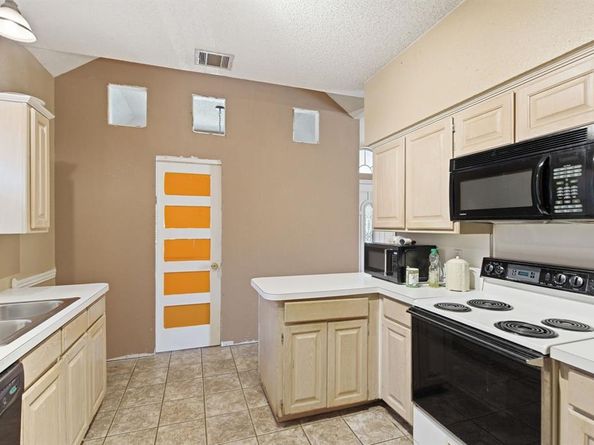1701  Creekway Drive , Lewisville Texas 75067