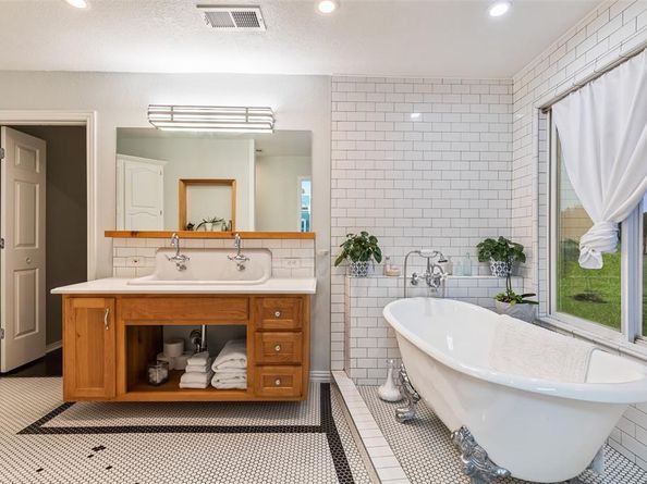 2104 W Holiday  , Fate Texas 75087