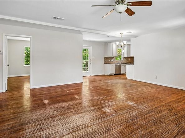 10850  Sharondale Drive , Dallas Texas 75228