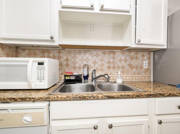 18333  Roehampton Drive  225, Dallas Texas 75252
