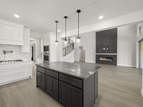 609  Hidden Lakes  , DeSoto Texas 75115