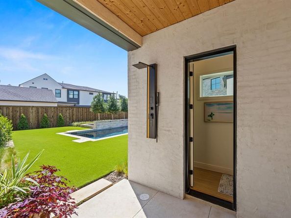 4557  Ridge Road , Dallas Texas 75229