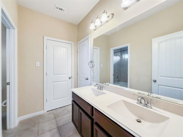 3321  Glen Crest Lane , Denton Texas 76208