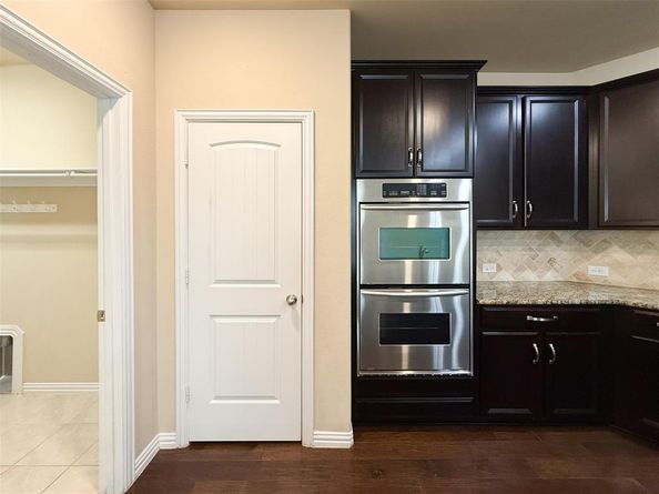 3321  Glen Crest Lane , Denton Texas 76208