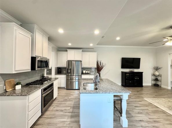 816  10th Street , Argyle Texas 76226