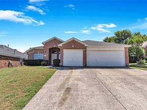 2719  Falcon Trail , Grand Prairie Texas 75052