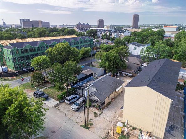 4707  Sylvester  , Dallas Texas 75219