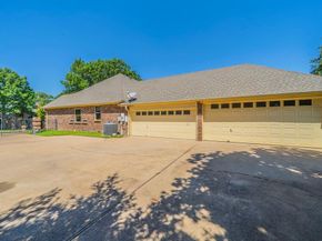 2121  Bay Club Drive , Arlington Texas 76013