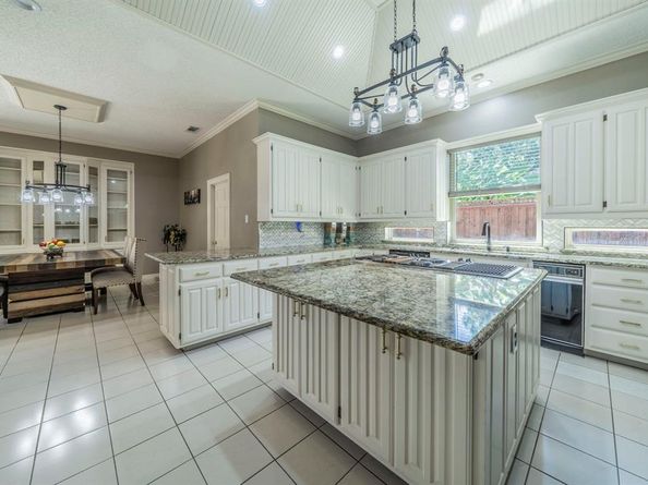 2121  Bay Club Drive , Arlington Texas 76013