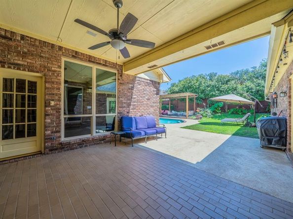 2121  Bay Club Drive , Arlington Texas 76013