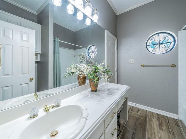 2121  Bay Club Drive , Arlington Texas 76013
