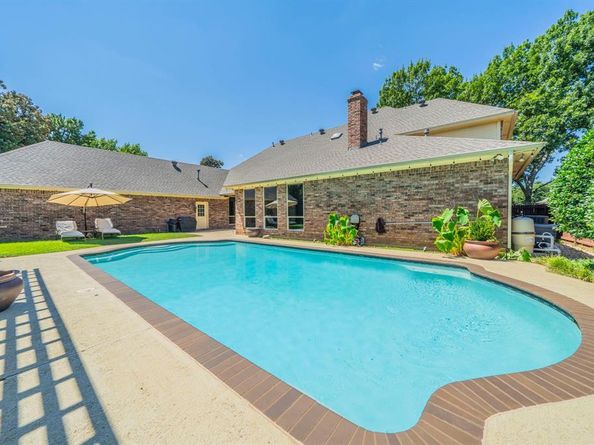 2121  Bay Club Drive , Arlington Texas 76013