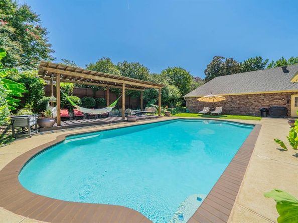 2121  Bay Club Drive , Arlington Texas 76013