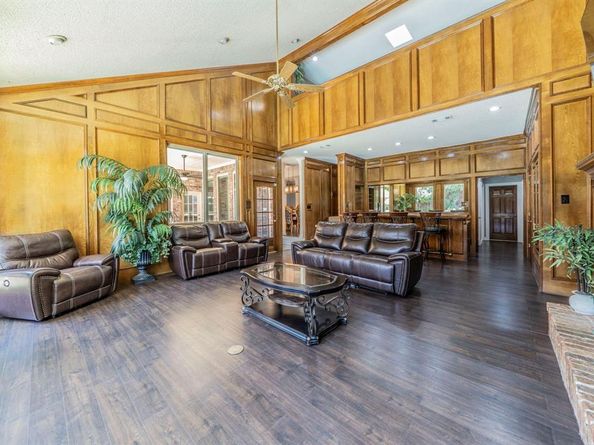 2121  Bay Club Drive , Arlington Texas 76013