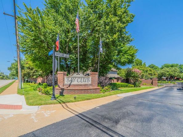 2121  Bay Club Drive , Arlington Texas 76013