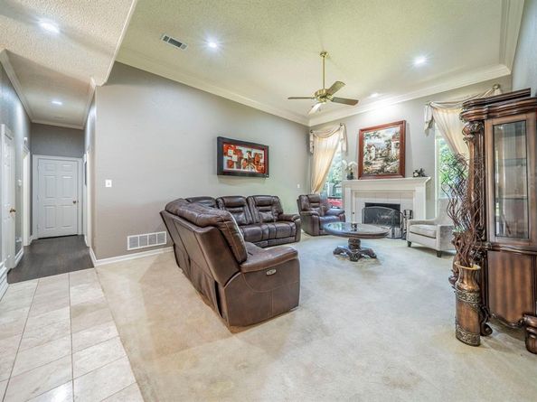 2121  Bay Club Drive , Arlington Texas 76013