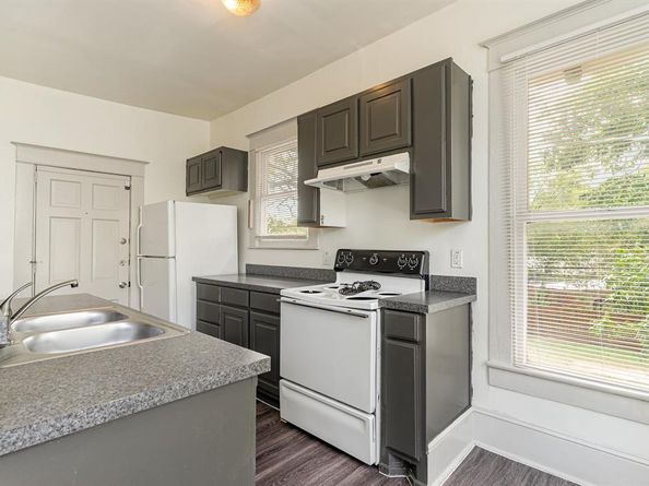 1230  Kings Highway , Dallas Texas 75208