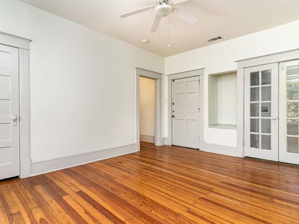 1230  Kings Highway , Dallas Texas 75208