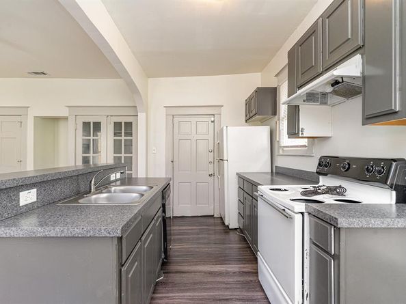 1230  Kings Highway , Dallas Texas 75208