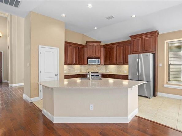 2633  Waters Edge Lane , Fort Worth Texas 76116
