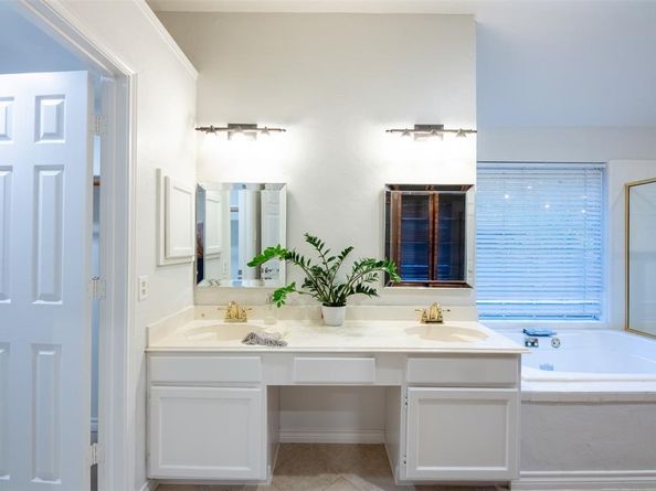 2413  Park View , Highland Village Texas 75077