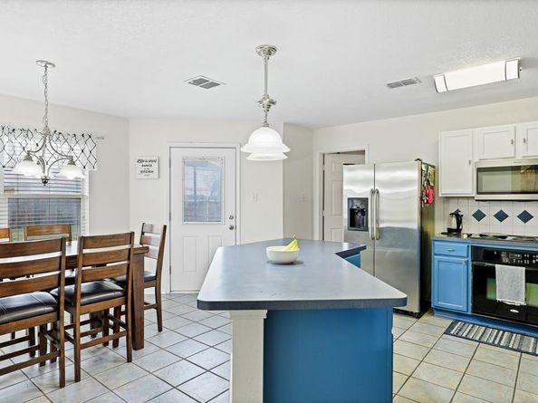 2312  Bantry Lane , Arlington Texas 76002