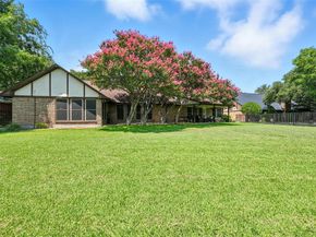 1112  Meadow Crest Lane , Mansfield Texas 76063