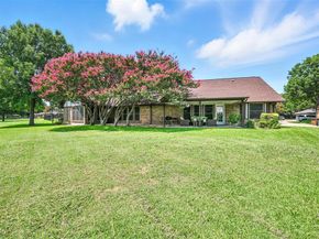 1112  Meadow Crest Lane , Mansfield Texas 76063
