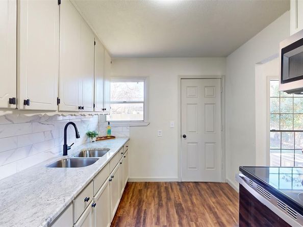 2842  Carlson Drive , Dallas Texas 75235