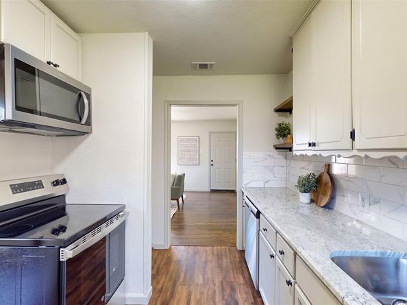 2842  Carlson Drive , Dallas Texas 75235